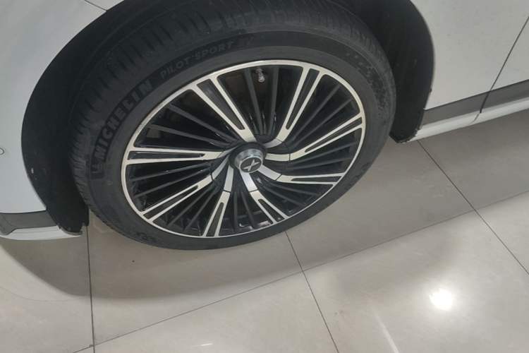 Used XPeng G9 2022 570 Pro Left Front Wheel Hub