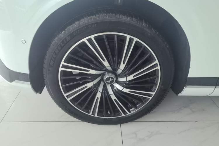 Used XPeng G9 2022 570 Pro Left Front Wheel Hub