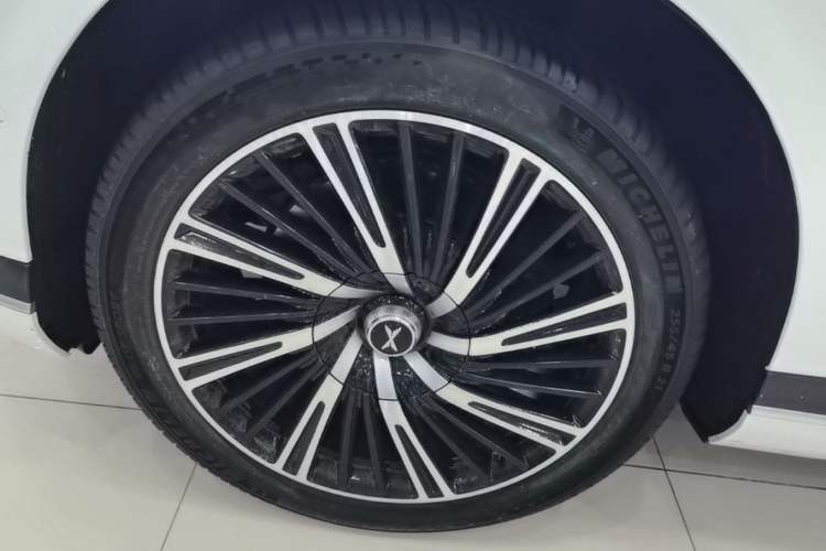 Used XPeng G9 2022 702 Max Left Front Wheel Hub