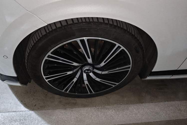 Used XPeng G9 2022 650 Performance Edition Max Left Front Wheel Hub