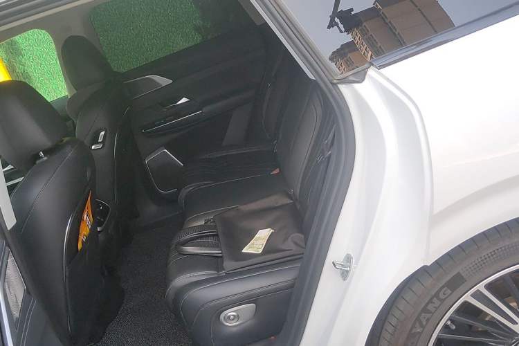 Used XPeng G9 2022 650 Performance Edition Max Left Rear Seat