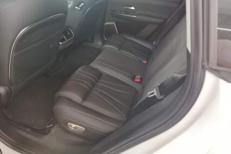 Used XPeng G9 2022 650 Performance Edition Max Left Rear Seat