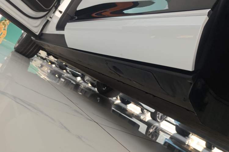 Used XPeng G9 2022 650 Performance Edition Max Left Side Sill