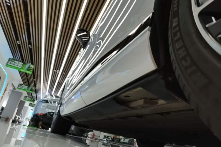 Used XPeng G9 2022 702 Pro Left Side Sill
