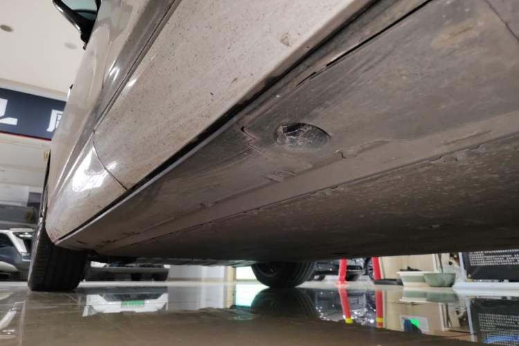 Used XPeng G9 2022 570 Pro Left Side Sill
