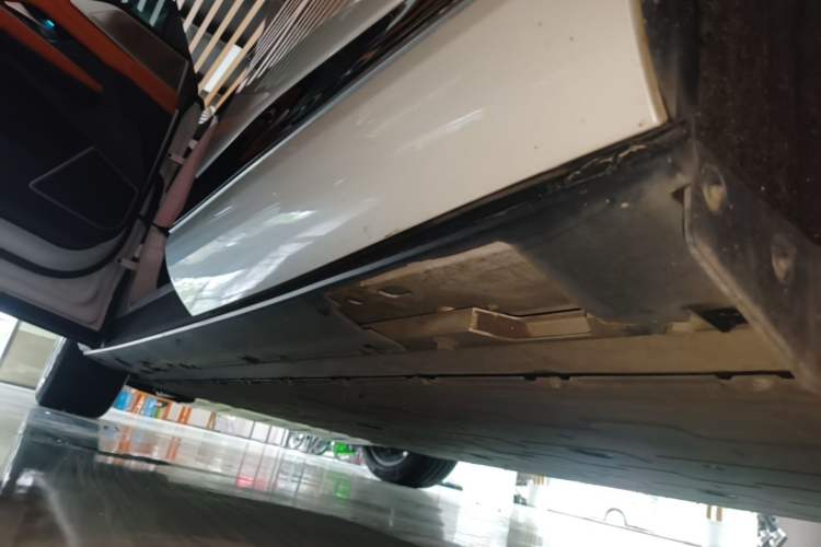 Used XPeng G9 2022 650 Performance Edition Max Left Side Sill