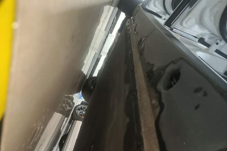 Used XPeng G9 2022 570 Pro Left Side Sill