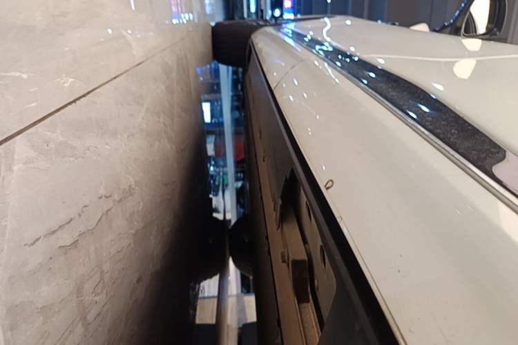 Used XPeng G9 2022 702 Pro Left Side Sill