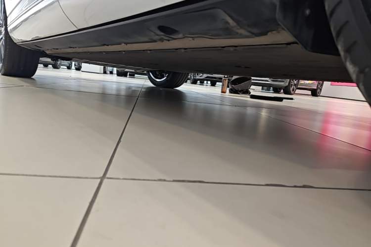 Used XPeng G9 2022 650 Performance Edition Pro Left Side Sill