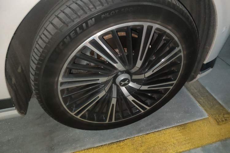 Used XPeng G9 2022 650 Performance Edition Max Right Front Wheel Hub