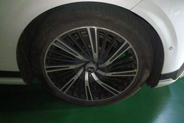 Used XPeng G9 2022 650 Performance Edition Max Right Front Wheel Hub