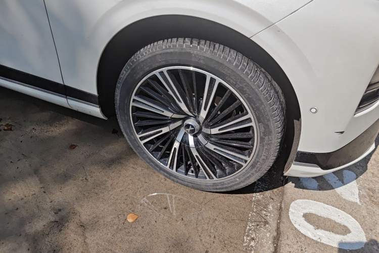 Used XPeng G9 2022 650 Performance Edition Max Right Front Wheel Hub