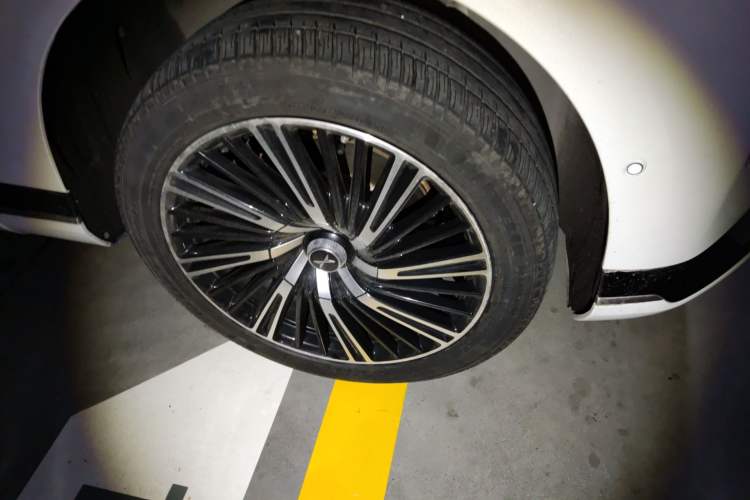Used XPeng G9 2022 650 Performance Edition Max Right Front Wheel Hub