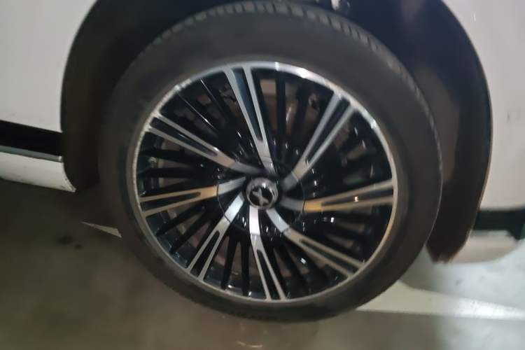 Used XPeng G9 2022 650 Performance Edition Pro Right Front Wheel Hub