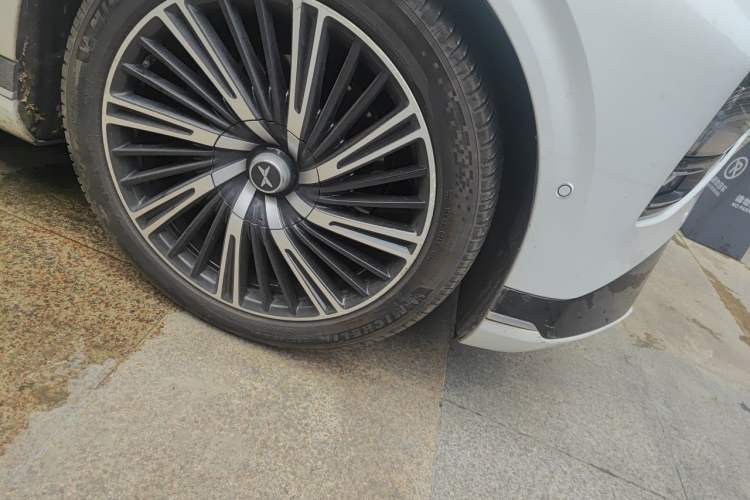 Used XPeng G9 2022 650 Performance Edition Max Right Front Wheel Hub