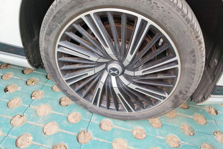 Used XPeng G9 2022 702 Pro Right Front Wheel Hub