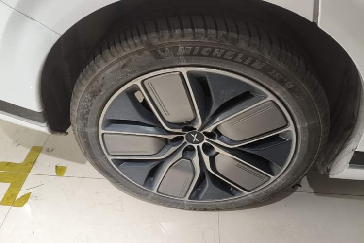 Used XPeng G9 2022 702 Max Right Rear Wheel Hub