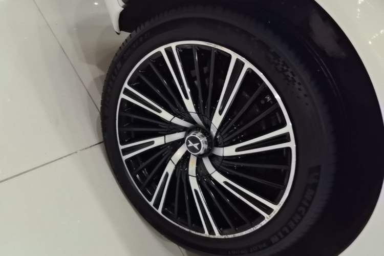 Used XPeng G9 2022 702 Max Right Rear Wheel Hub