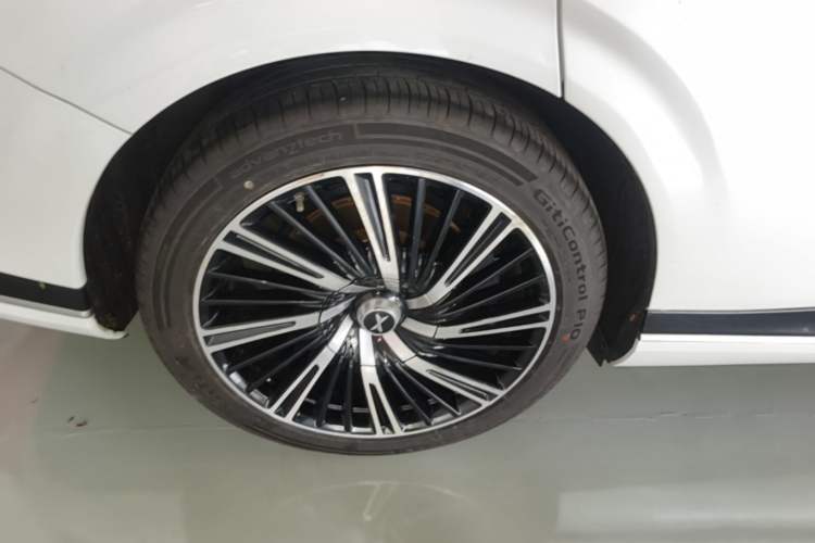 Used XPeng G9 2022 650 Performance Edition Max Right Rear Wheel Hub