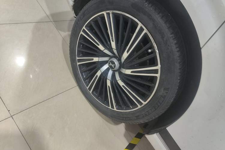 Used XPeng G9 2022 570 Pro Right Rear Wheel Hub