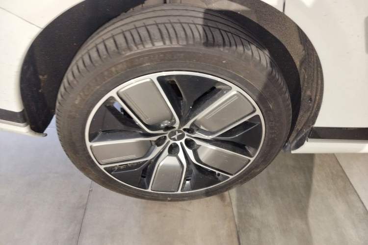 Used XPeng G9 2022 650 Performance Edition Max Right Rear Wheel Hub