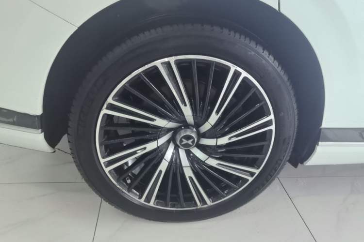 Used XPeng G9 2022 570 Pro Right Rear Wheel Hub