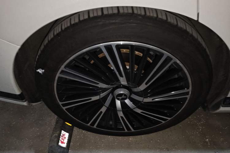 Used XPeng G9 2022 650 Performance Edition Max Right Rear Wheel Hub