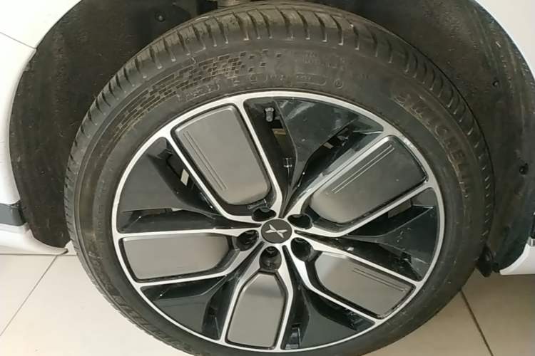 Used XPeng G9 2022 570 Pro Right Rear Wheel Hub
