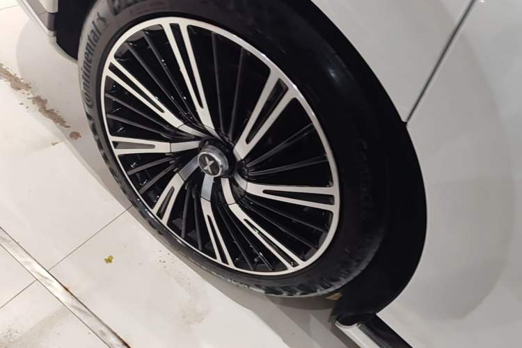 Used XPeng G9 2022 650 Performance Edition Pro Right Rear Wheel Hub