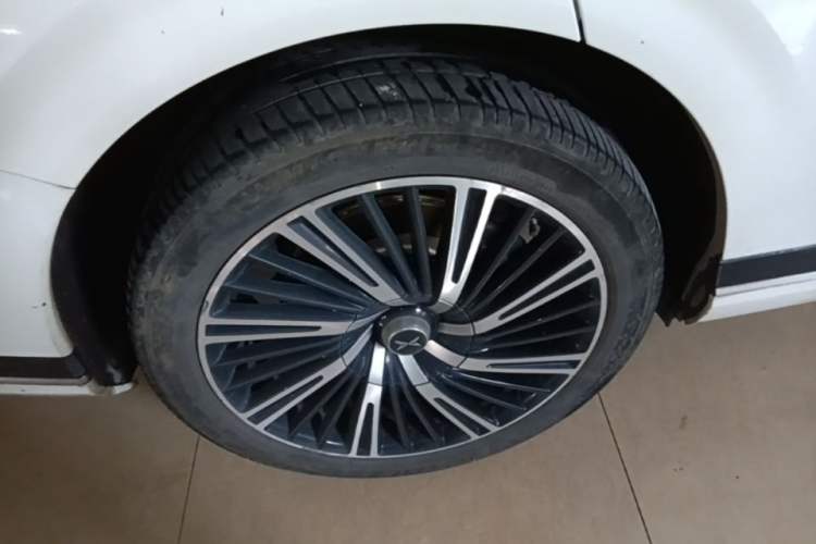 Used XPeng G9 2022 570 Pro Right Rear Wheel Hub