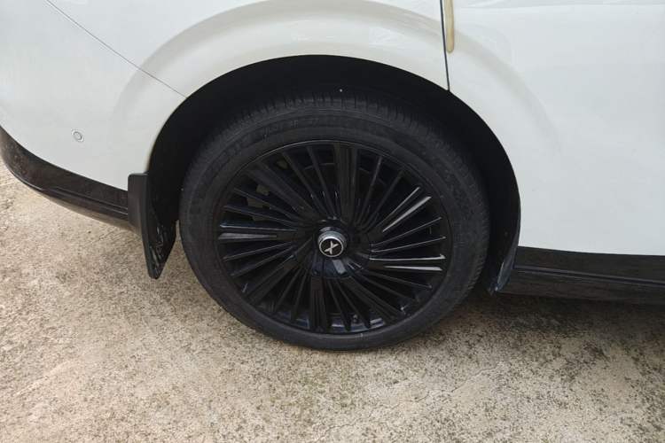 Used XPeng G9 2022 570 Max Right Rear Wheel Hub