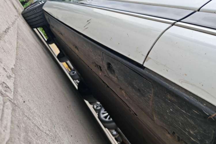 Used XPeng G9 2022 702 Pro Right Side Sill