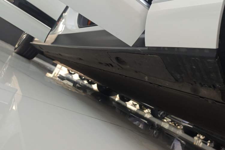 Used XPeng G9 2022 650 Performance Edition Max Right Side Sill