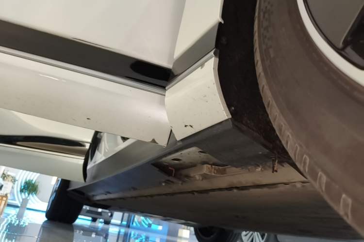 Used XPeng G9 2022 702 Pro Right Side Sill