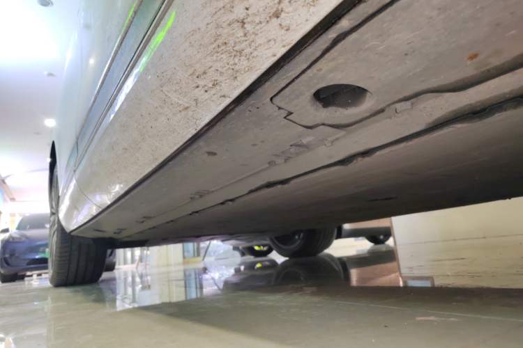 Used XPeng G9 2022 570 Pro Right Side Sill
