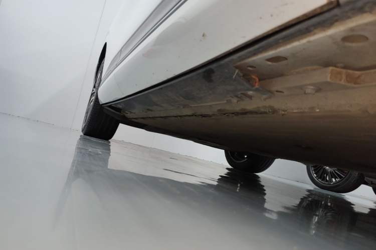 Used XPeng G9 2022 702 Pro Right Side Sill