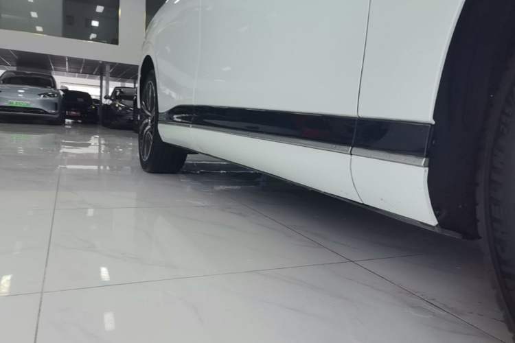 Used XPeng G9 2022 570 Pro Right Side Sill