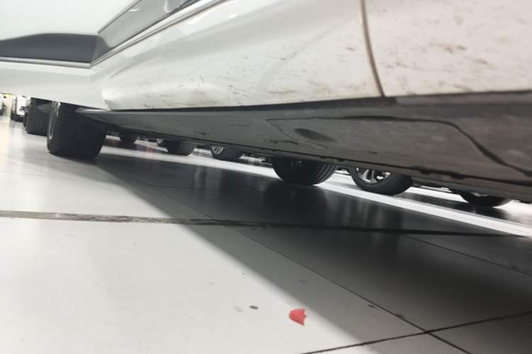 Used XPeng G9 2022 702 Max Right Side Sill