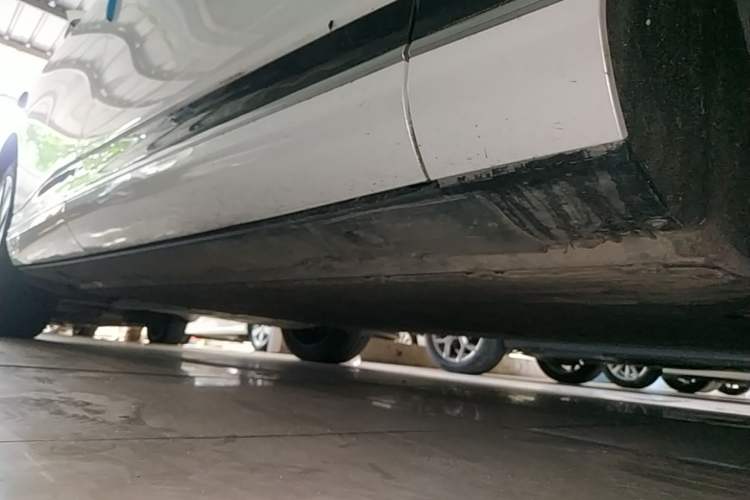 Used XPeng G9 2022 570 Pro Right Side Sill