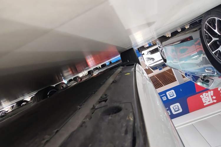 Used XPeng G9 2022 650 Performance Edition Pro Right Side Sill