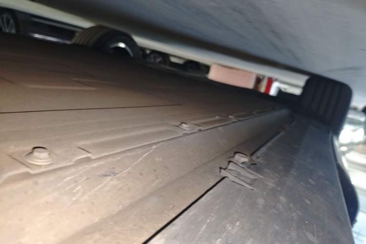 Used XPeng G9 2022 570 Max Right Side Sill