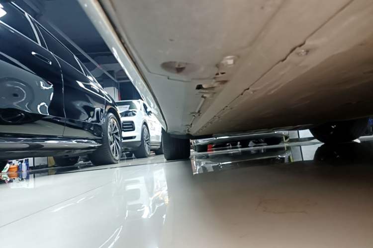 Used XPeng G9 2022 702 Pro Right Side Sill