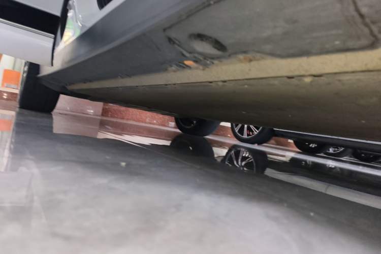 Used XPeng G9 2022 702 Pro Right Side Sill