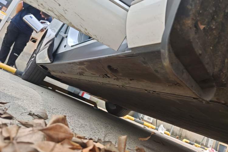 Used XPeng G9 2022 702 Pro Right Side Sill