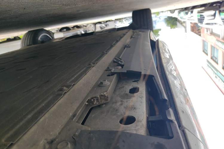 Used XPeng G9 2022 570 Pro Right Side Sill