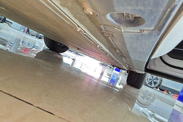 Used XPeng G9 2022 702 Pro Right Side Sill