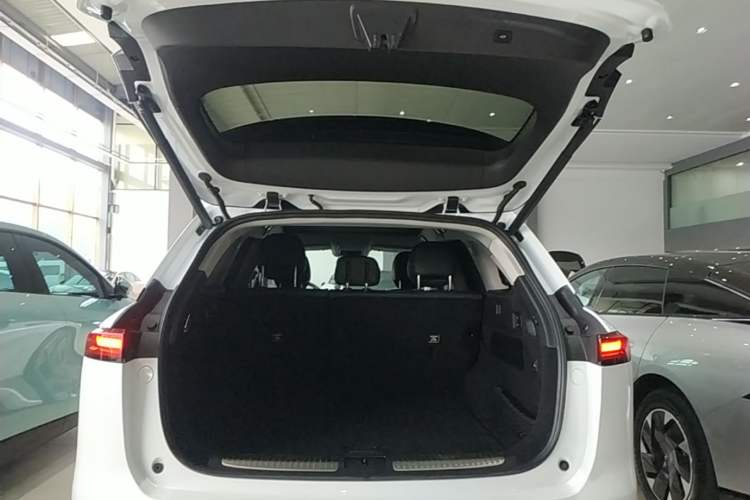 Used XPeng G9 2022 650 Performance Edition Pro Trunk