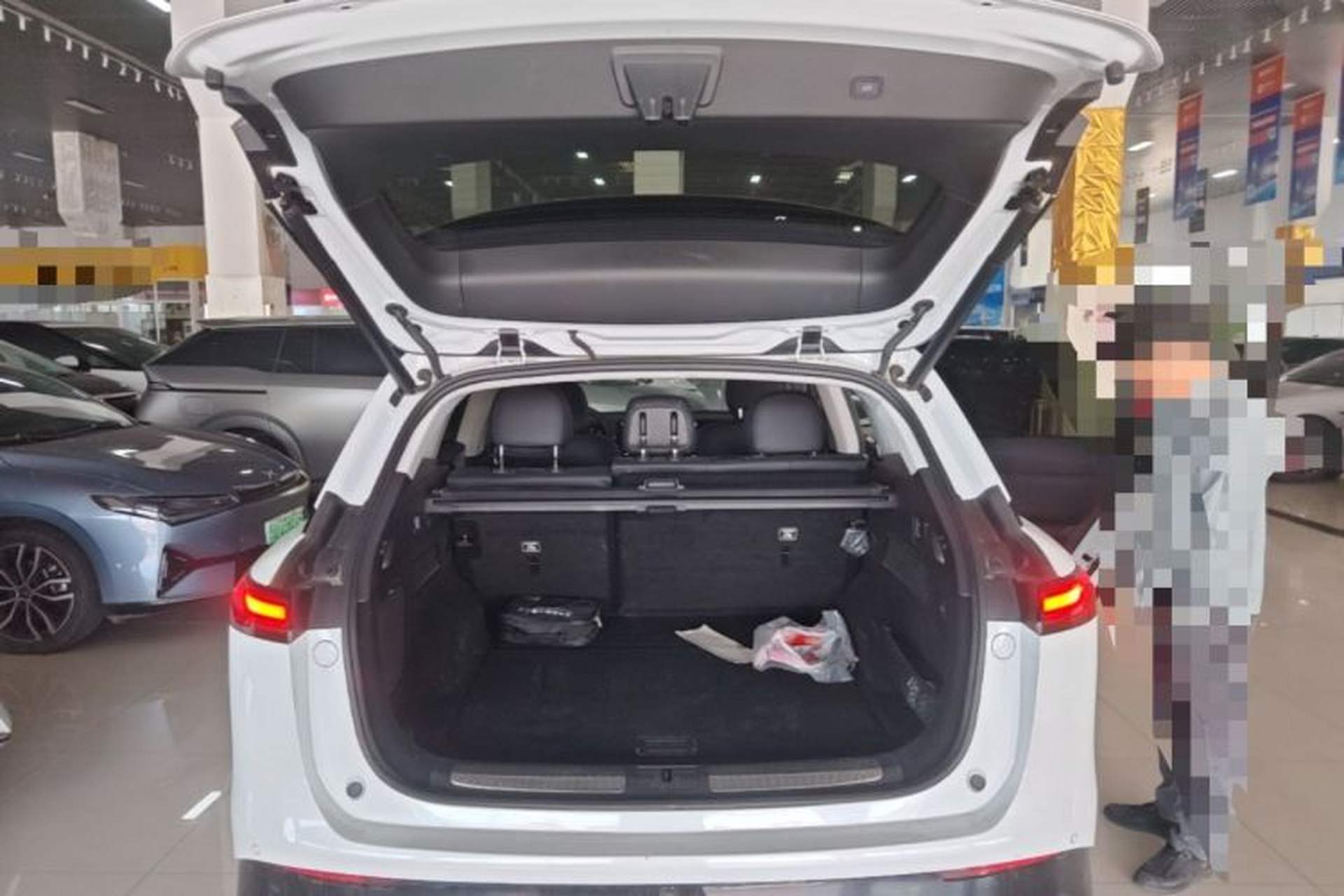 Used XPeng G9 2022 702 Max Trunk