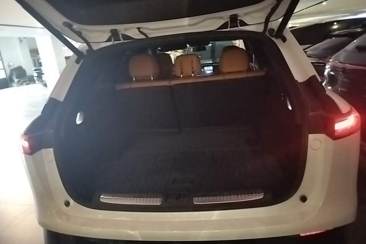 Used XPeng G9 2022 702 Max Trunk