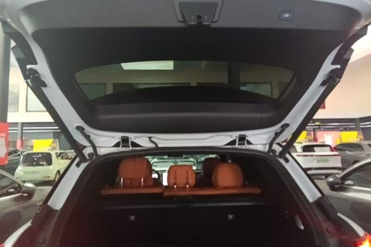 Used XPeng G9 2022 702 Max Trunk
